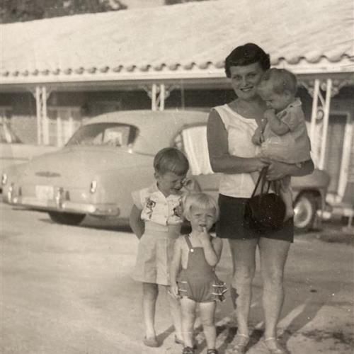 Florida. Joan, Gayle , Mom & Brenda
