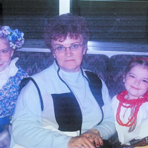 Marilyn & Lauren (right of Marilyn)