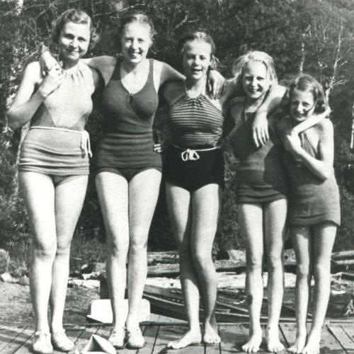 Earnshaw Girls circa 1935 - Betty, Mary, Margaret, Hilda, Dorothy