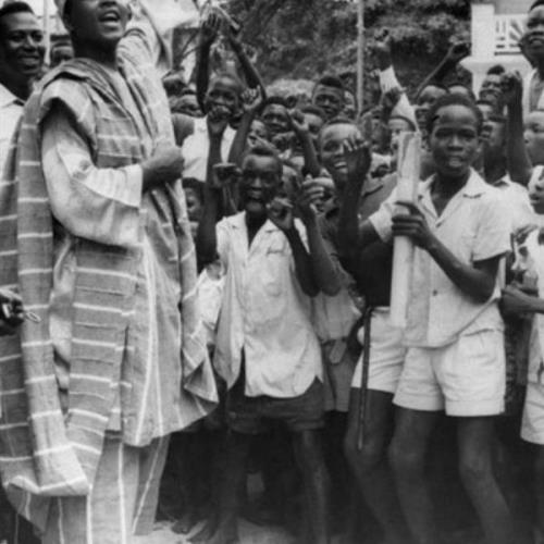 Visiting Ghana, Nigeria, and Egypt, Ali inspires as a symbol of anti-colonialism. Welcomed in Ghana as a son of Africa and a hero, Ali reclaims his roots by saying “I am an African.” At the pyramids in Cairo, the BBC reports he “fuse[s] politics and religion” when giving the Black power salute and shouting ‘God is great’ in Arabic.
